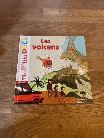 Livre Mes p’tits Docs Les volcans