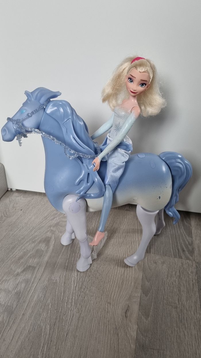 🌸Poupée Elsa et son cheval Nokk interactif - photo numéro 5
