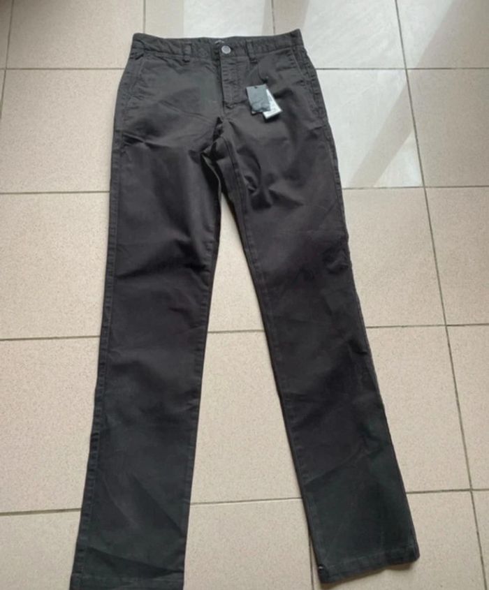 Pantalon Chino de marque Burton taille 38 noir, neuf, valeur 59,90 euros