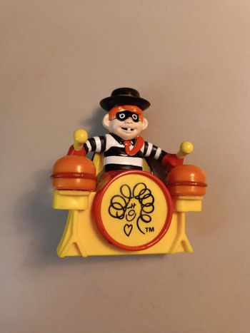 1 figurine hamburglar RARE McDonald's 1993. Hamburglar  fait de la batterie sur des hamburgers