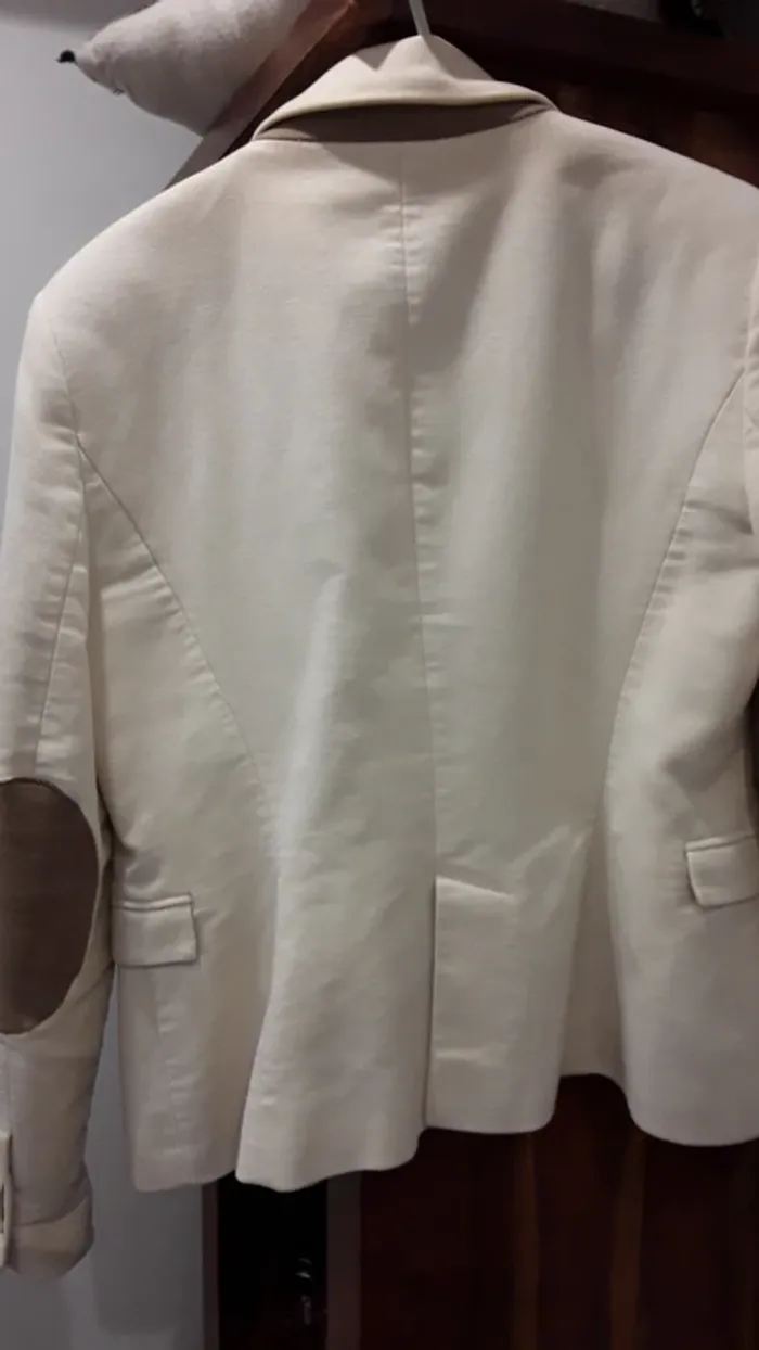Veste zara ,taille L, mais plutôt correspond à un 38 - photo numéro 3