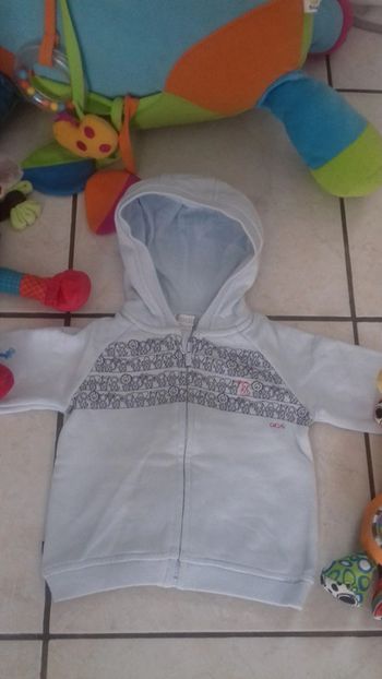 Sweat 💢zippé animaux chien rouge bleu ciel obaibi 6 mois