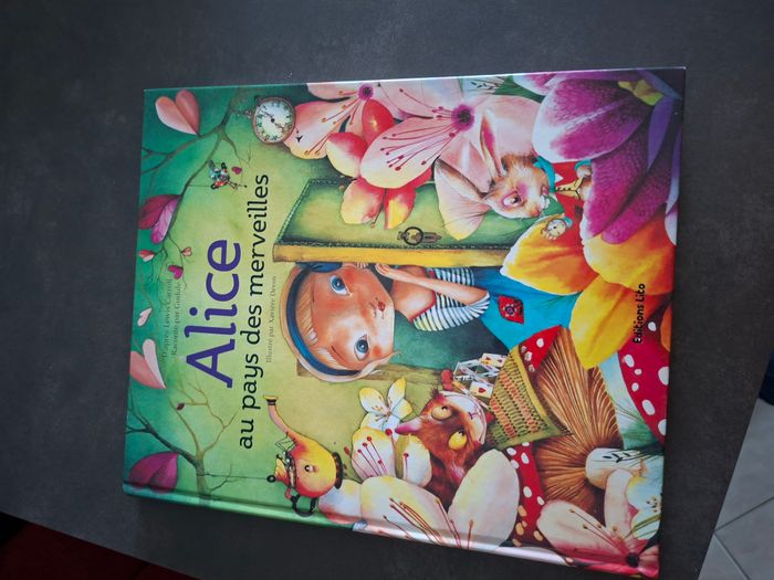 Livre Alice au pays des merveilles