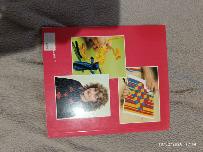 Livre d activité avec des chenilles - photo numéro 2