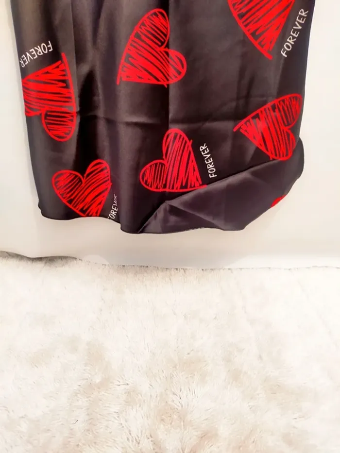 🌹 Superbe Nuisette Noire et Rouge à Motif Cœur – Taille M 🌹 - photo numéro 3