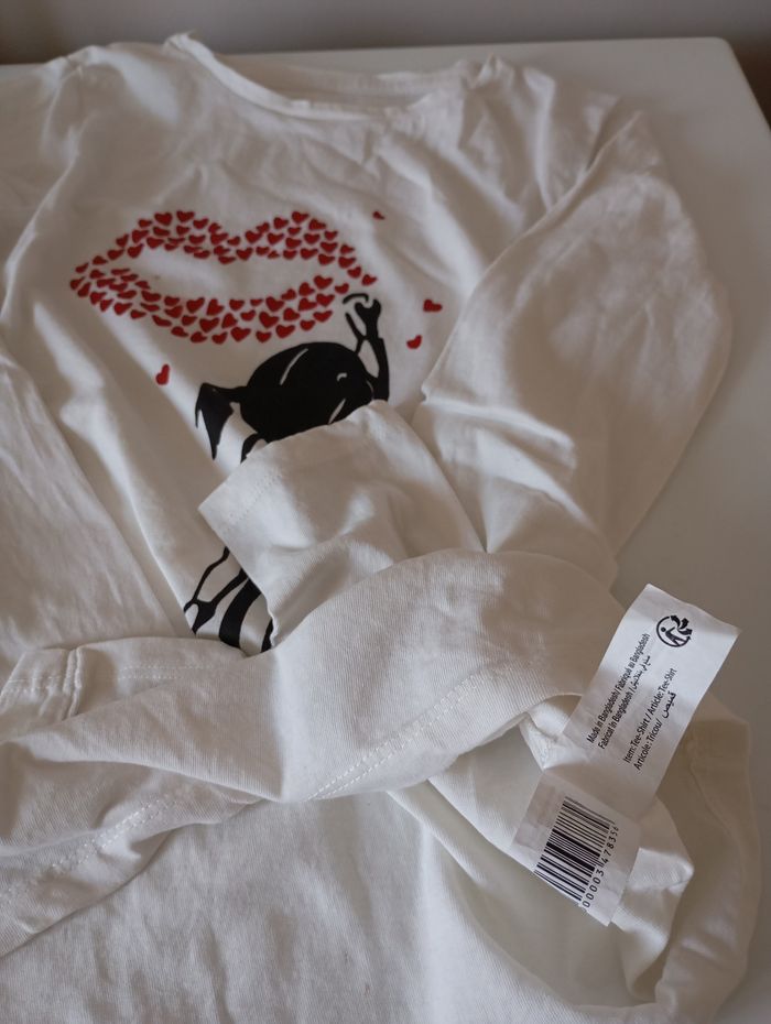 Tee-shirt manches longues. 12 ans . Coton blanc . Fillette noir .  Coeurs ❤️.Punkdiz . État neuf - photo numéro 9