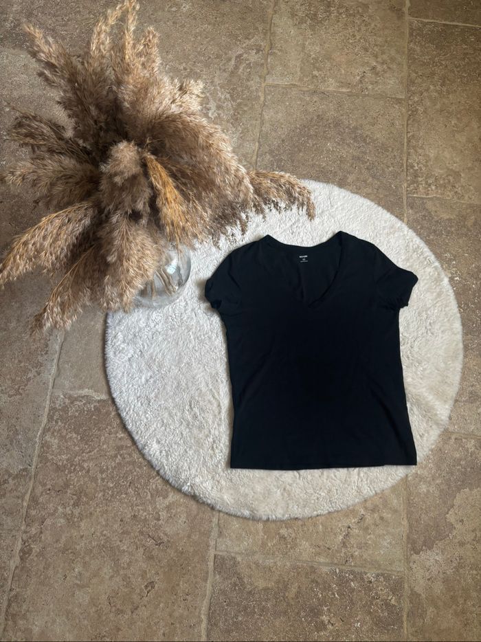 Tee shirt col v noir taille XS