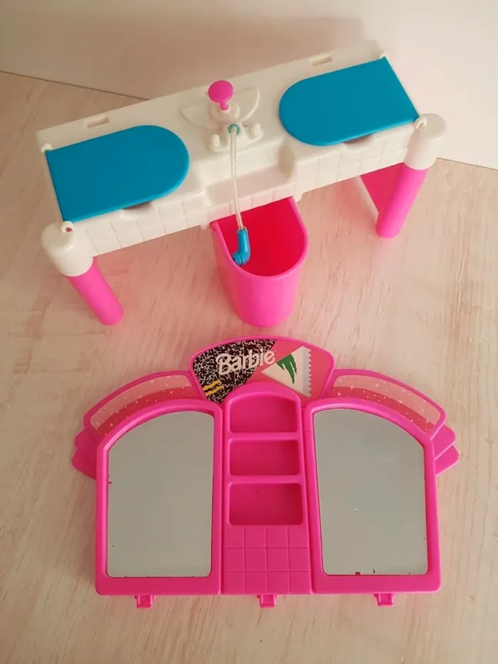 Salon de beauté Barbie et ses enfants - photo numéro 17