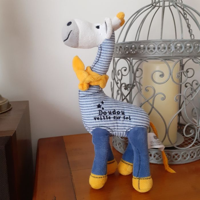 Doudou Girafe avec grelot *Tape à  l'œil
