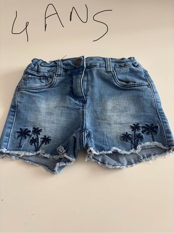 Short fille