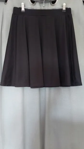 Jupe Patineuse Noire – Taille M (Shein) - parfait état