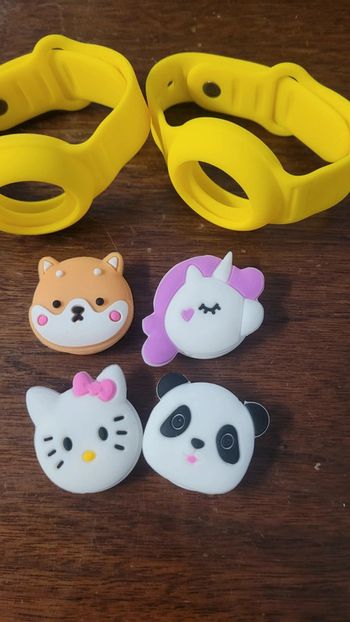 2 bracelets et 4 caches