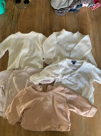 Lot de 5 pulls/ gilets fille 1 mois