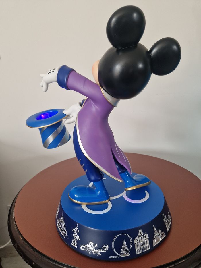 Statue Mickey Disneyland Paris 30ème anniversaire lumineux - photo numéro 4