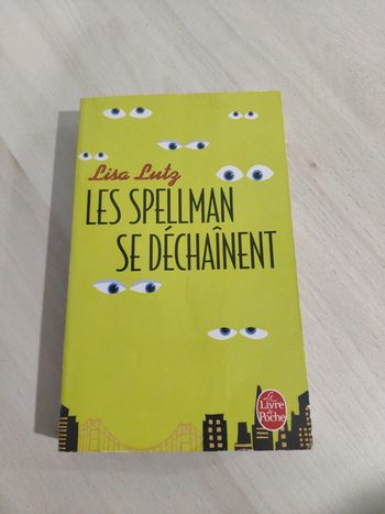 Livre poche Les Spellman se déchaînent Lisa Lutz détectives privés humour