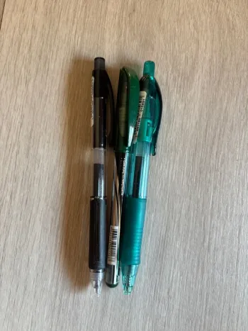 Divers stylos Lyreco