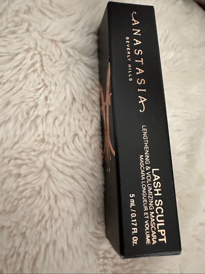 Mascara Anastasia beverly hills longueur volume neuf avec étiquette noir