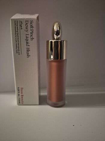 Blush liquide rare beauty