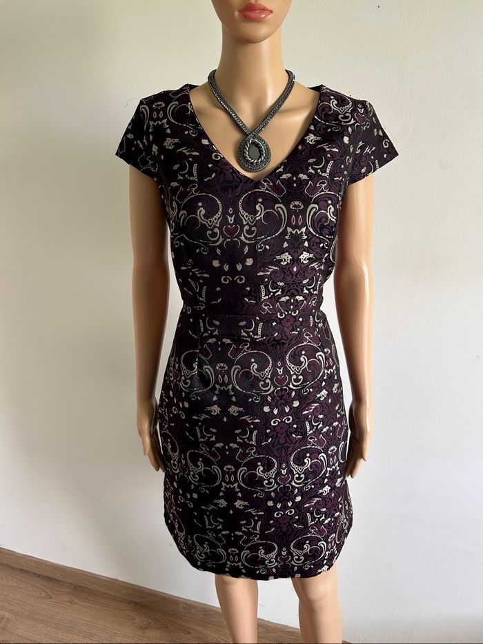 Robe imprimée neuve à manches courtes Jacqueline Riu taille 40