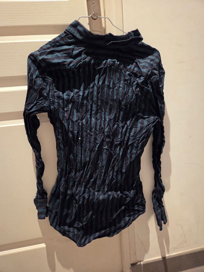 Chemise à rayures verticales bleu et noir, coupe - photo numéro 4