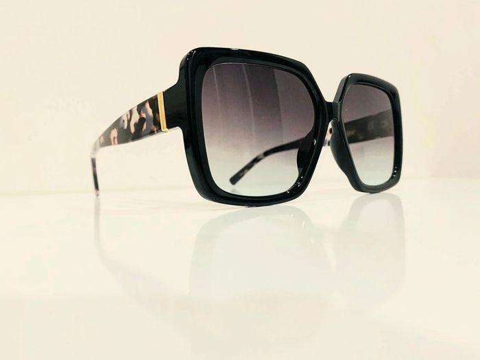 Lunette de soleil femme carrée noire bras léopard UV protection catégorie 2 - photo numéro 7