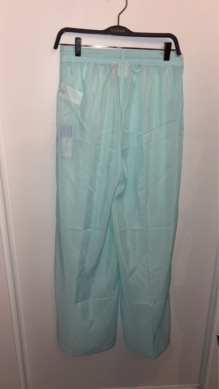 Neuf avec étiquette - Adidas Originals - Pantalon Large Sheer TP - Taille M - Vert Menthe - photo numéro 2