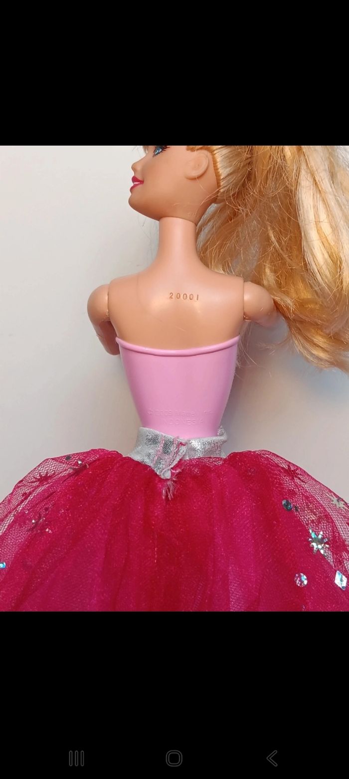 Poupée mattel Barbie A Fashion Fairytale la magie de la mode 
Poupée et ensemble compris - photo numéro 6