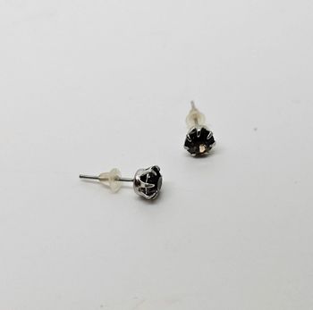 Paire de boucles d'oreilles. Neuve. Noir/gris