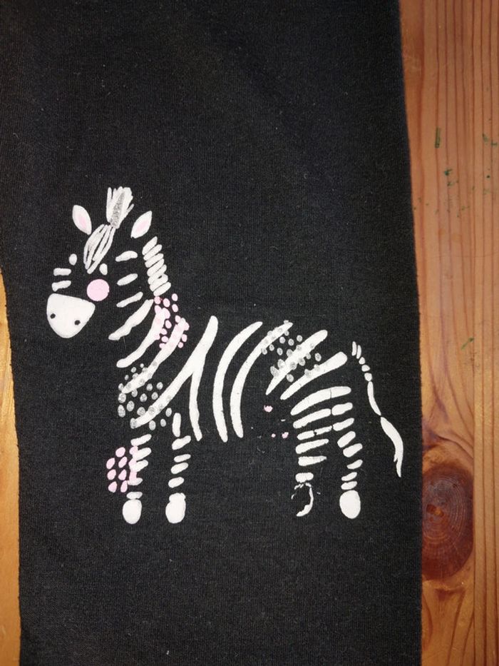 Legging court noir avec un zèbre en motif taille 8 ans - photo numéro 2