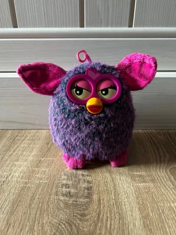 Peluche Furby violet rose / Hasbro 2013 / très bon état / pas de mécanisme