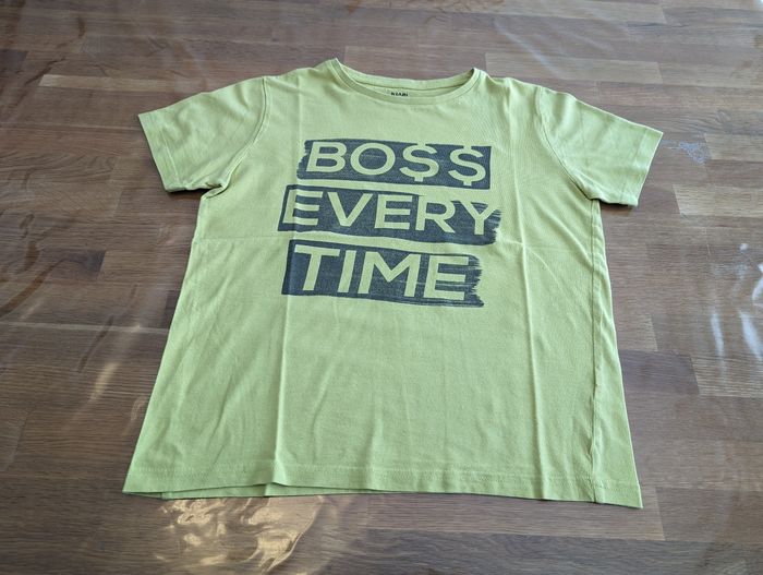 T-shirt garçon 12 ans Kiabi
Très bon état