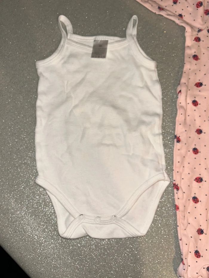 Grenouillère et body fille 6 mois - photo numéro 3