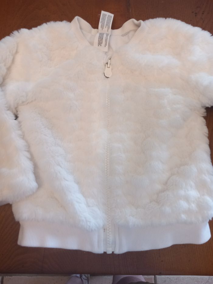 Gilet zippé taille 86 cm.