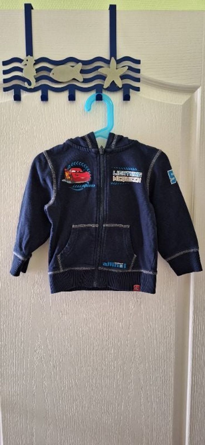 Veste logo cars taille 4 ans