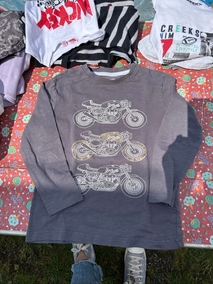 deux tee shirts manches longues - photo numéro 6