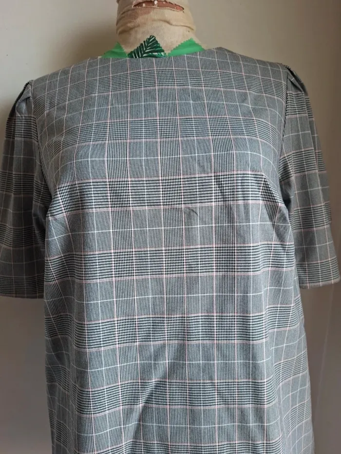 Robe grise à carreaux- coupe droite et élégante, Camaïeu neuve, taille 40 - photo numéro 2