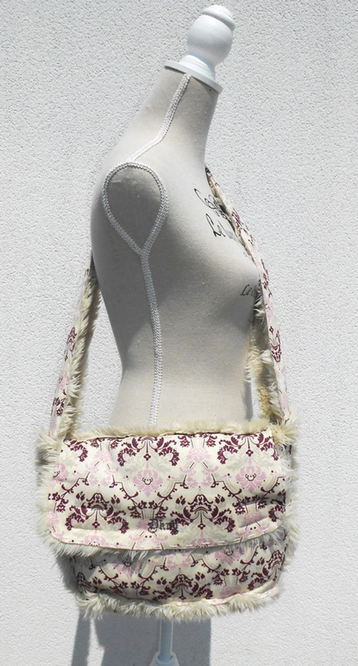 Sac vintage en fausse fourrure de la marque DKNY