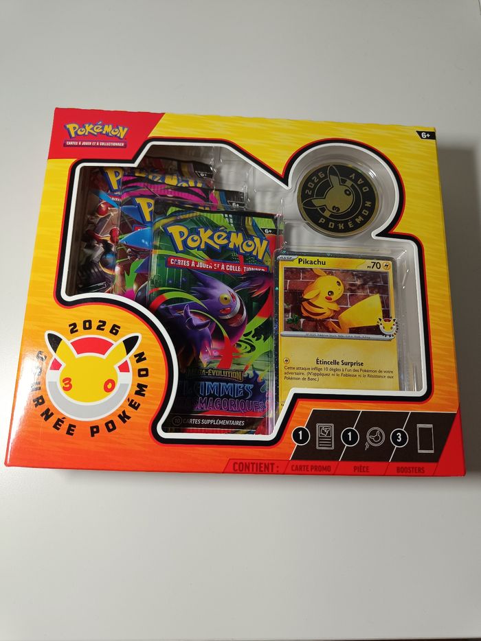 Coffret Pokémon Journée Pokémon 2026 30 ans - Pikachu Promo + 3 Boosters