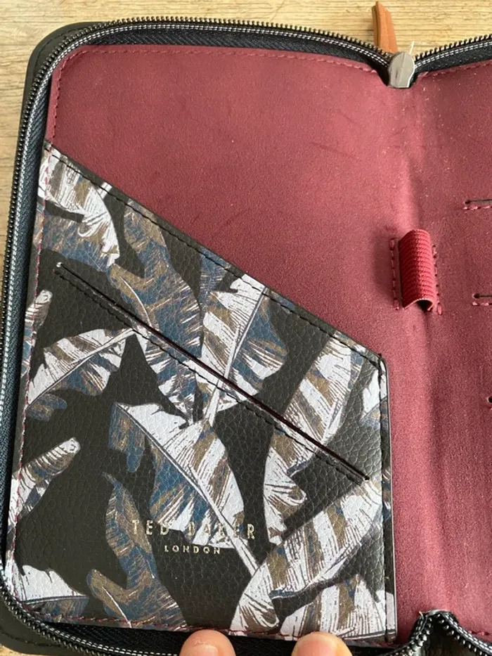Organiseur de voyage Ted Baker - photo numéro 6