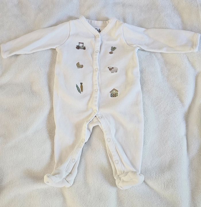Ensemble de choses pour un bébé de 1 mois - photo numéro 4