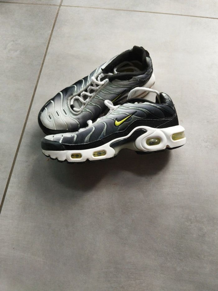 Baskets Nike air max plus TN requin 36 - photo numéro 2