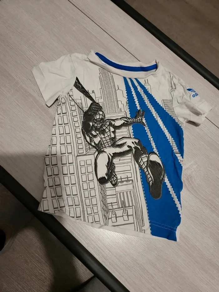 T shirt adidas spider man 18/24 mois