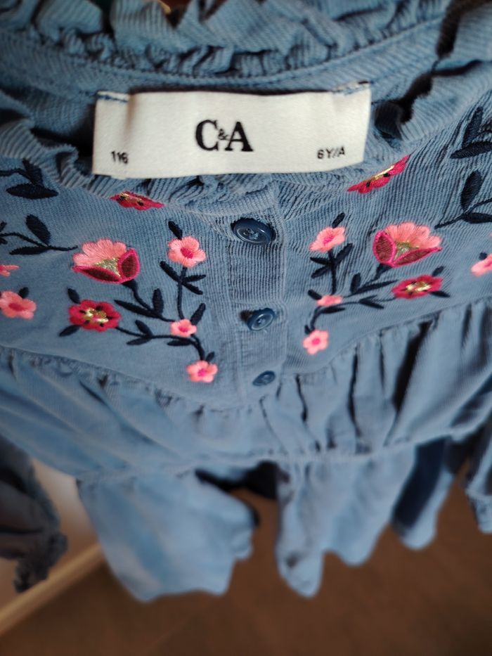 Robe bleue hiver brodée C&A 5 - 6 ans - photo numéro 2