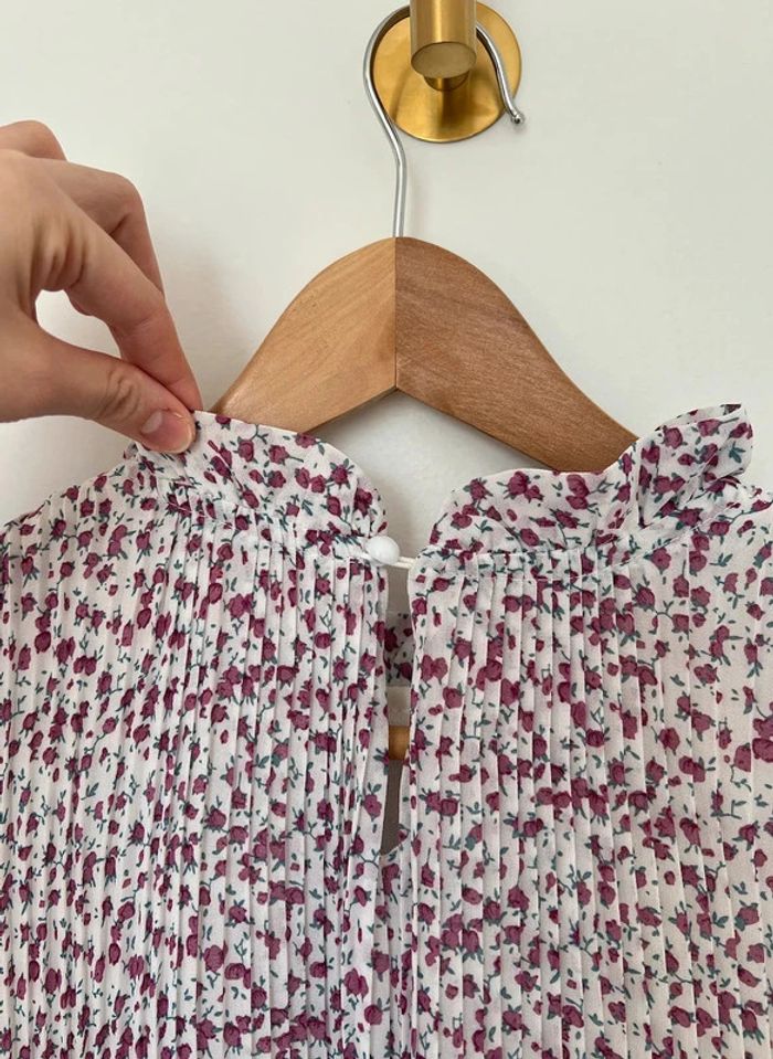 Longue robe coréenne plissée motifs fleurs rose et blanche - photo numéro 3