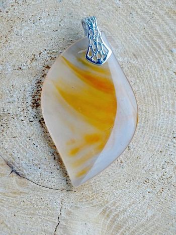 Grand Pendentif en pierre