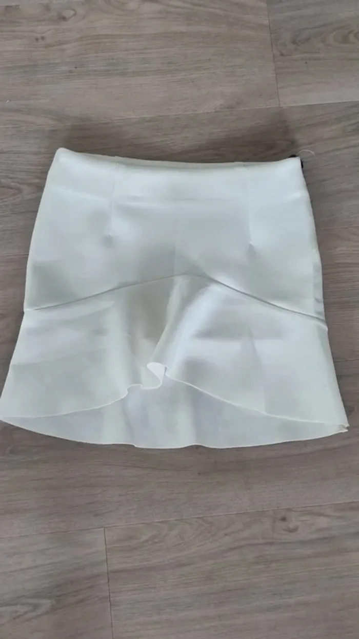 Mini jupe blanche - photo numéro 2