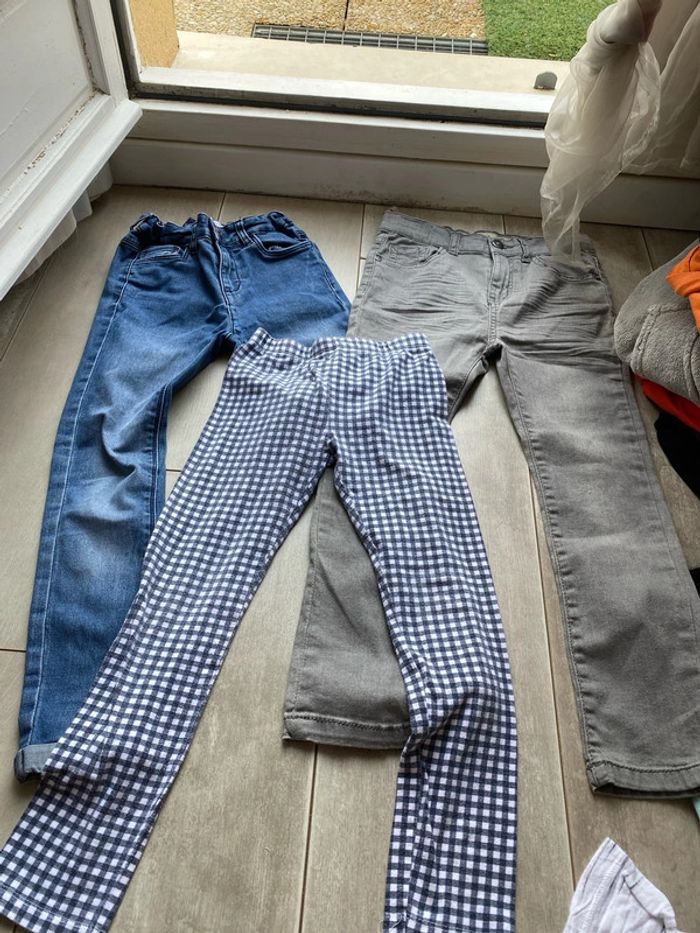 Lot de trois pantalons 6/7 ans