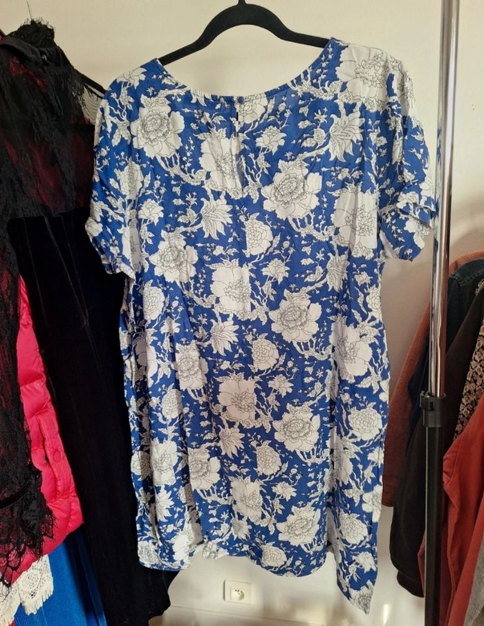 Robe à Fleurs Bleues et Blanches – Ligne à Suivre (Taille 46) – Très Bon État - photo numéro 5