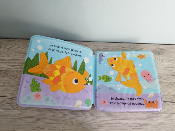 Livre de bain nage petit poisson - photo numéro 3