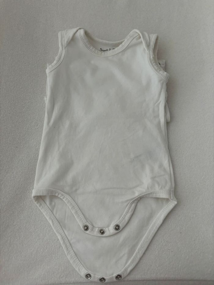 Lot de 2 bodies marcel blanc taille 3mois - photo numéro 2